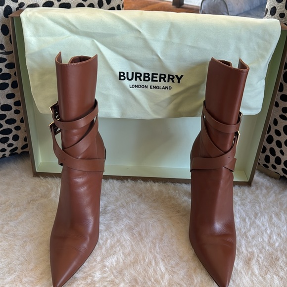 Burberry Ankle Boot - original box and dust bag included- 7.5 US - Picture 9 of 10